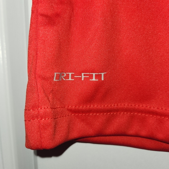 Nike Red Short Sleeve Tee Pixelated Swoosh - Picture 3 of 5